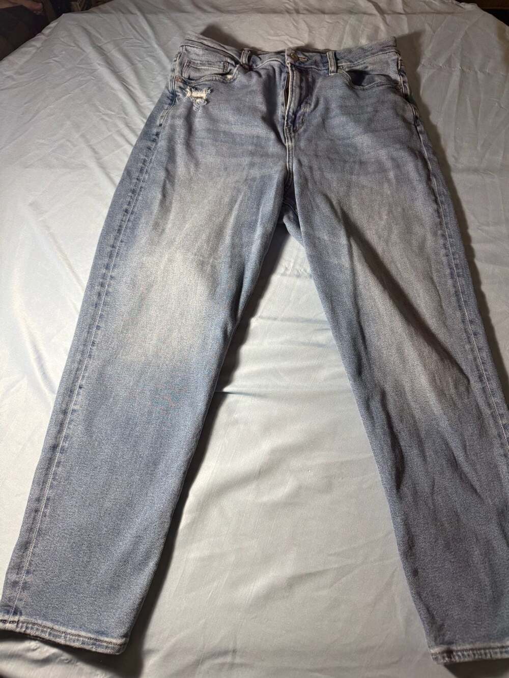 American Eagle Outfitters Women's High-Rise Baggy Jeans, Light Wash, Size 14